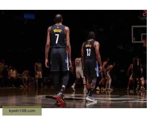 哈登点评骑士比赛表现：球权处理不够专注需要更职业